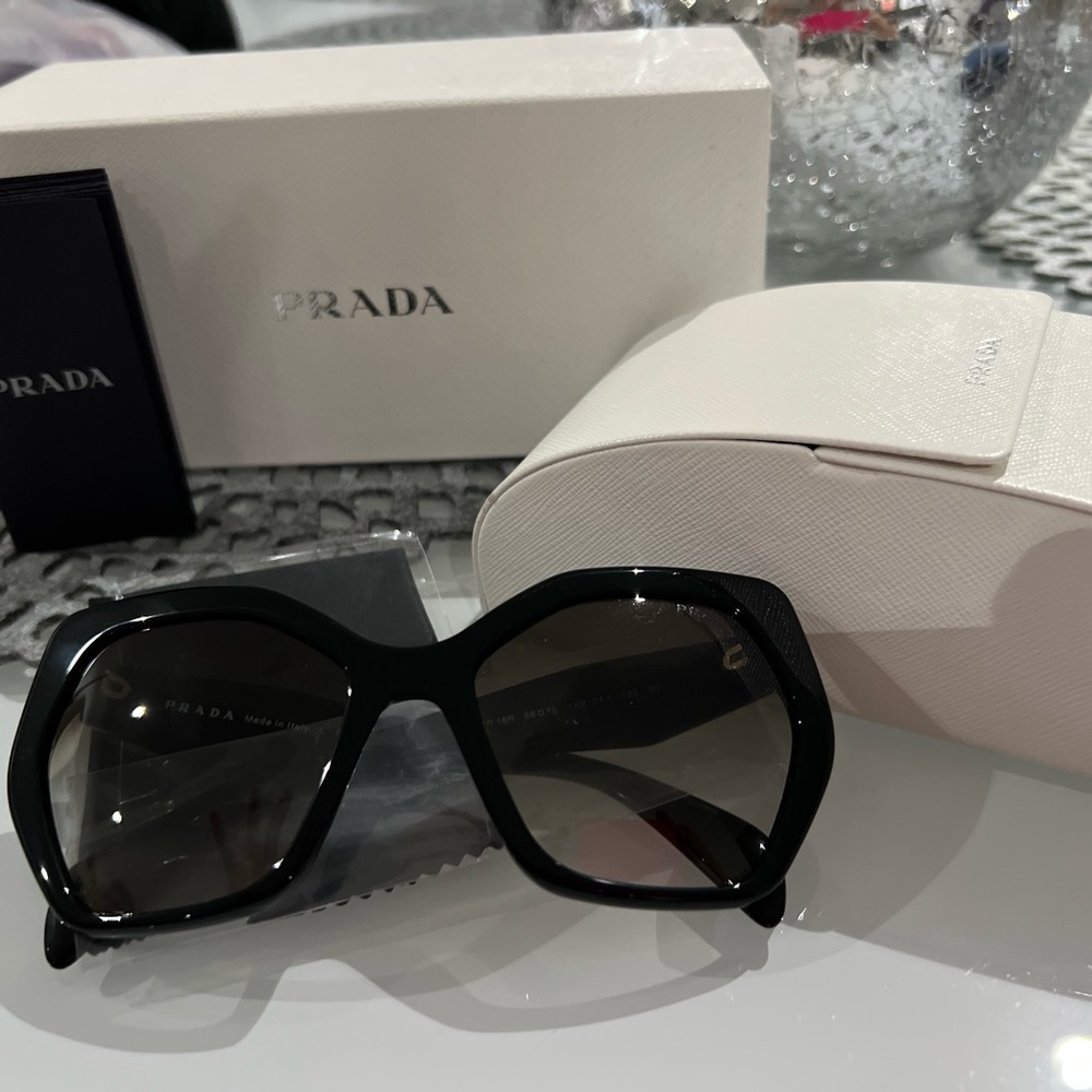 Prada sunglasses - Picture 3 of 4